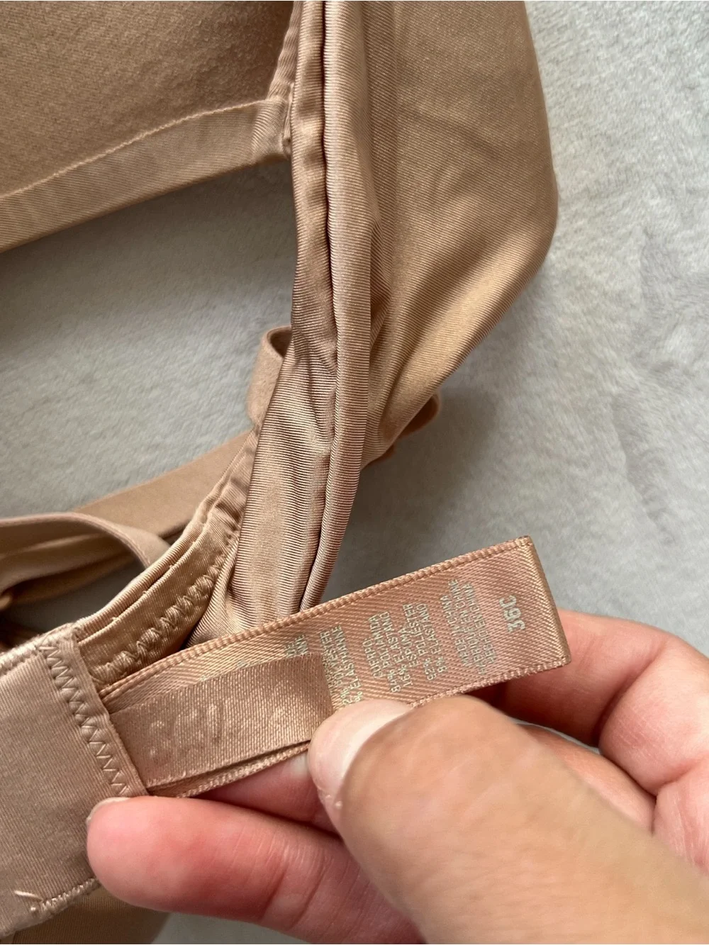 SKIMS Nude Beige Padded T-Shirt Bra - Picture 3 of 3